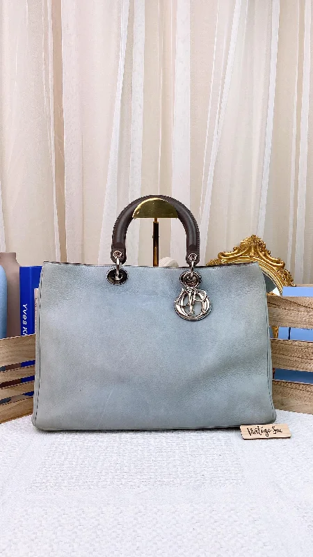 Christian Dior bags with intricate detailing -Dior Light Grey Calfskin D*orisimo Tote Large SHW