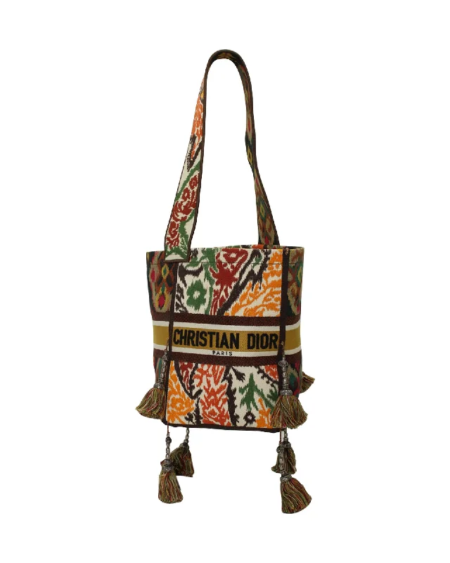 Christian Dior handbags with artistic touches -Dior Paisley Embroidery D-Bucket Bag in Multicolor Canvas