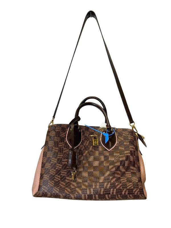 Louis Vuitton leather bags for luxury shoppers -Handbag Luxury Designer By Louis Vuitton, Size: Medium