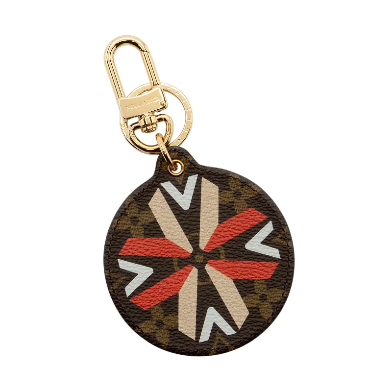 Louis Vuitton bags with modern designs for luxury lovers -Louis Vuitton Monogram Canvas Illustre Multi V Bag Charm (SHF-Qnek5L)