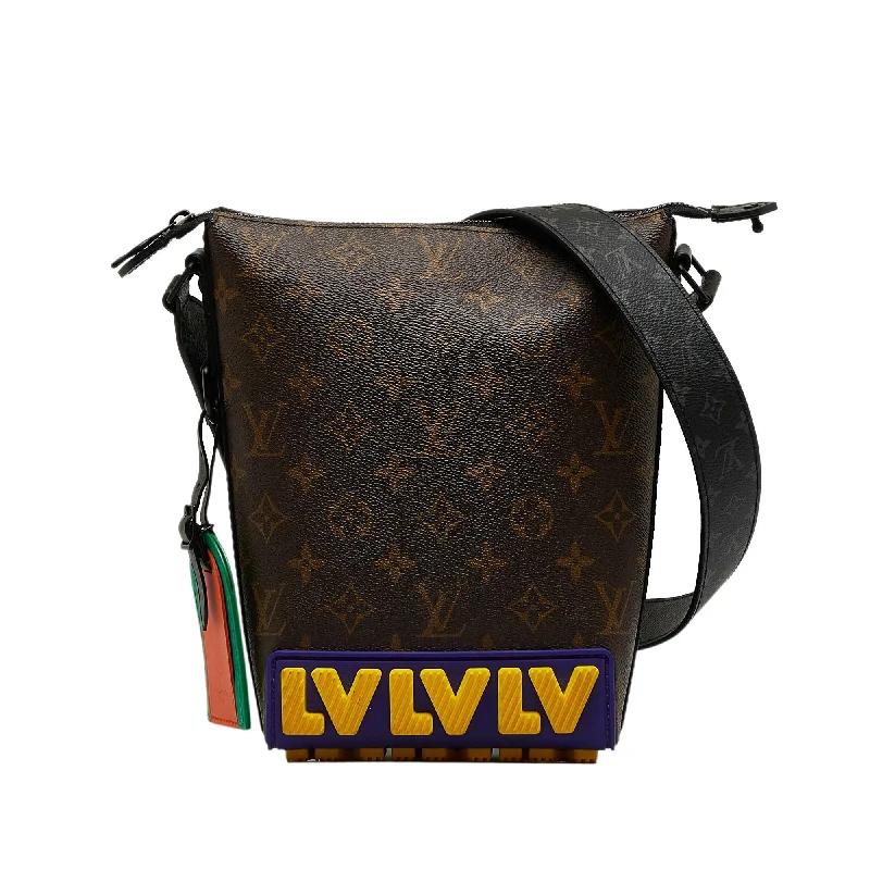 Louis Vuitton handbags for business professionals -Louis Vuitton Monogram LV Rubber Cruiser (SHG-1HsbTx)